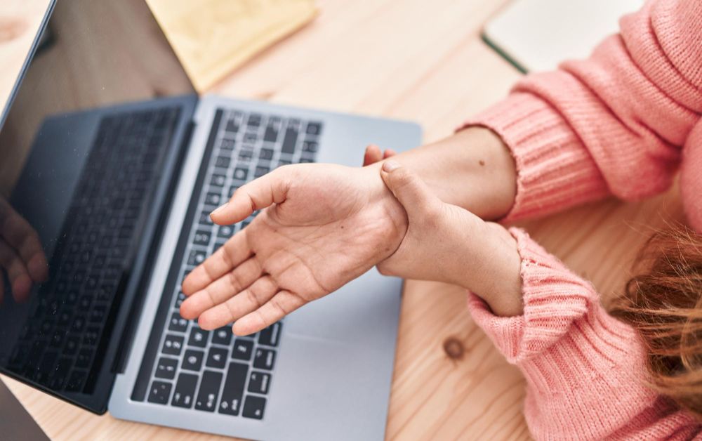 ¿Cómo empieza un brote de artritis reumatoide? Mira como identificarlo y aliviarlo